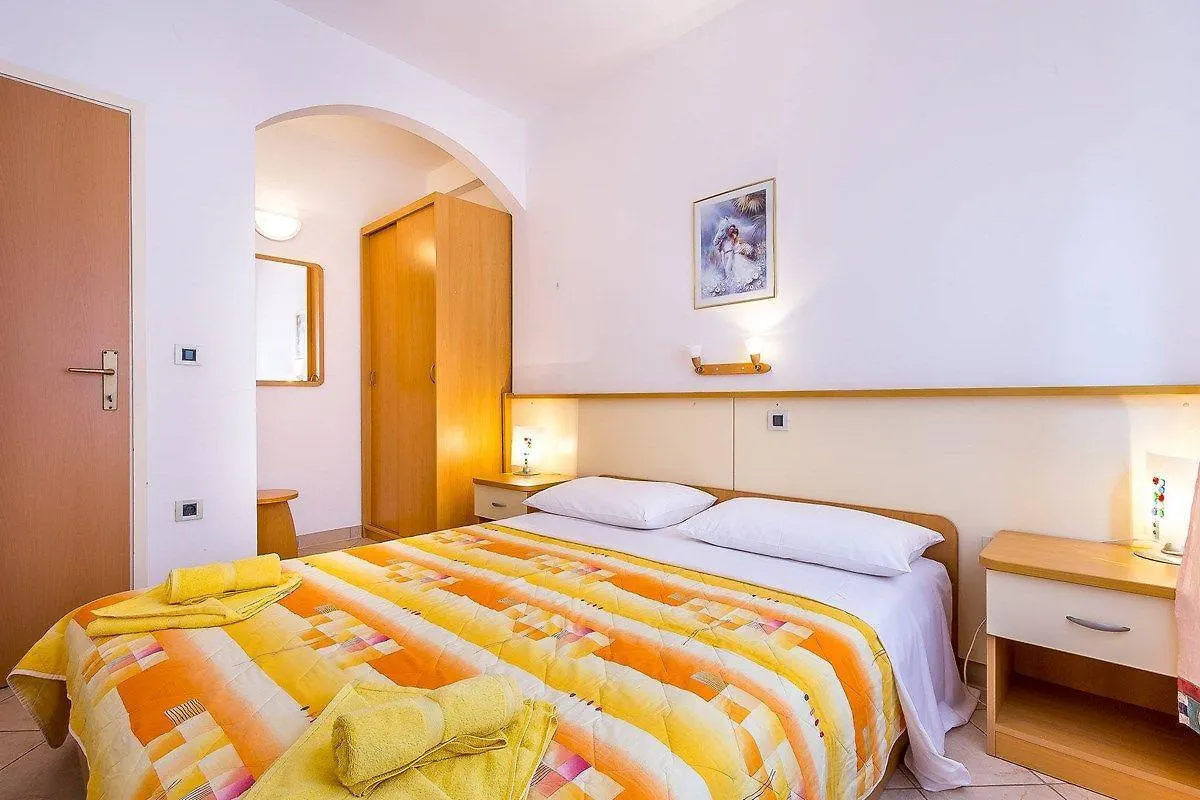 Apartments Nevija Medulin 0*,