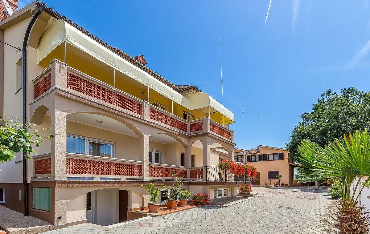 Apartments Nevija Medulin 0*,